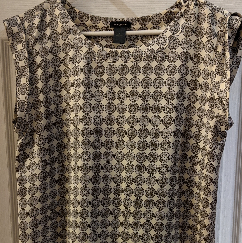 Top - Picture 2 of 2